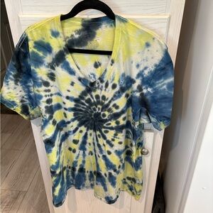Hanes Tie-Dye V-Neck Tee in Yellow & Navy